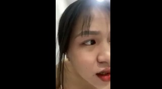 Tiktoker Hồ Nhung livestream show hàng thủ dâm